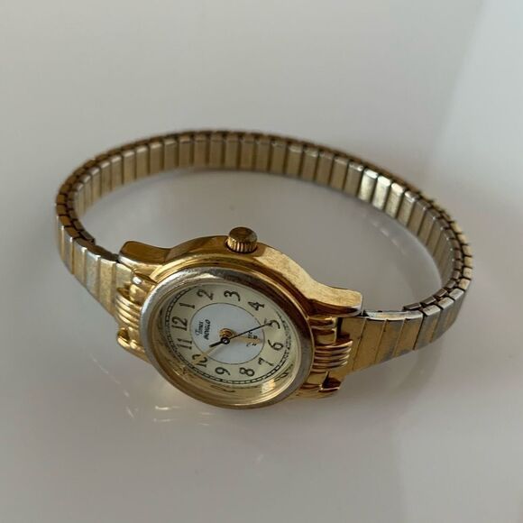 Timex Indiglo Gold Watch - Picture 3 of 5